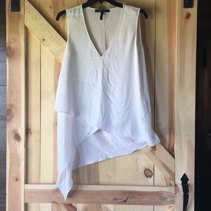 Sleek white tunic!